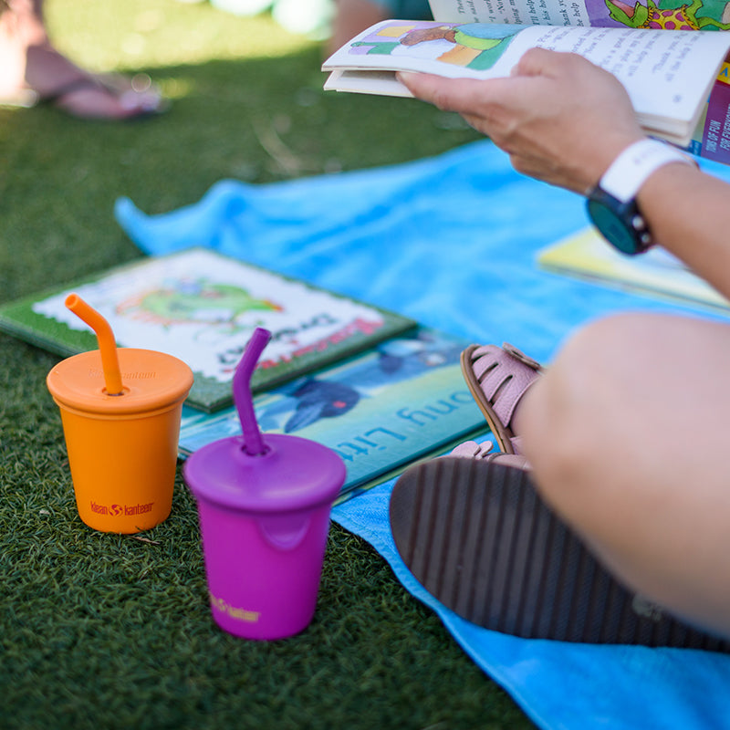kid-s-sippy-cup-and-water-bottle-set-e7 10oz_kids_cups_straw_reading_blanket_square.jpg