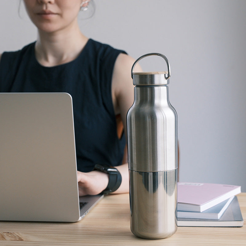 20oz-rise-reflect-with-bamboo-cap-e9 20oz_rise_reflect_desk_laptop_square.jpg
