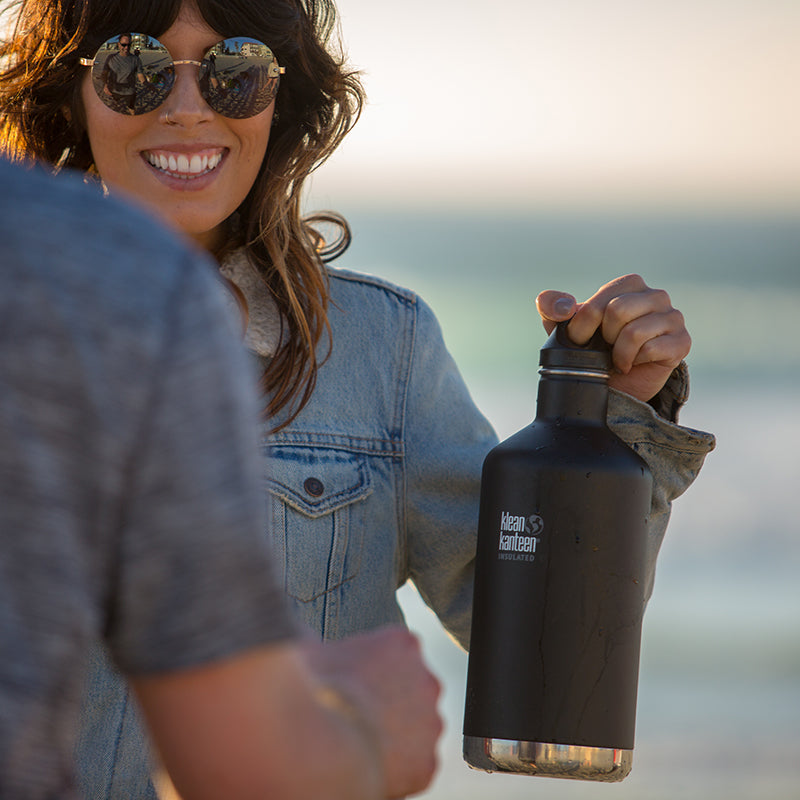 64oz-classic-with-loop-cap-q6 64oz_insulated_classic_black_beach_girl_hand_square.jpg