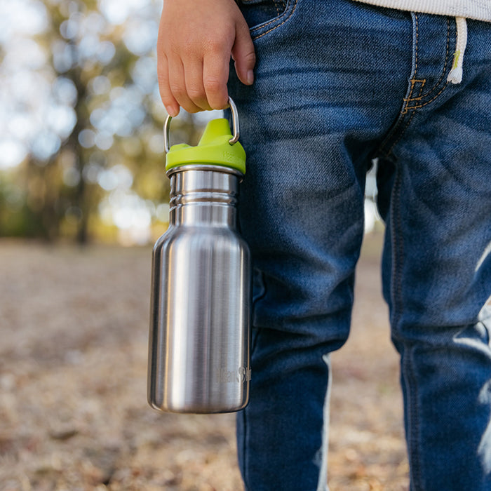 classic-kid-sippy-cap-d2 K12CNSIPPY-BS-kids_sippy_bottle_carry_lifestyle_f9e24b84-a0ae-465d-aad5-3c60c5592b7d.jpg