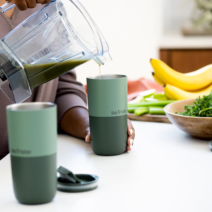 smoothie-set-e8 smoothie_kit_rise_tumbler_smoothie_pour.jpg