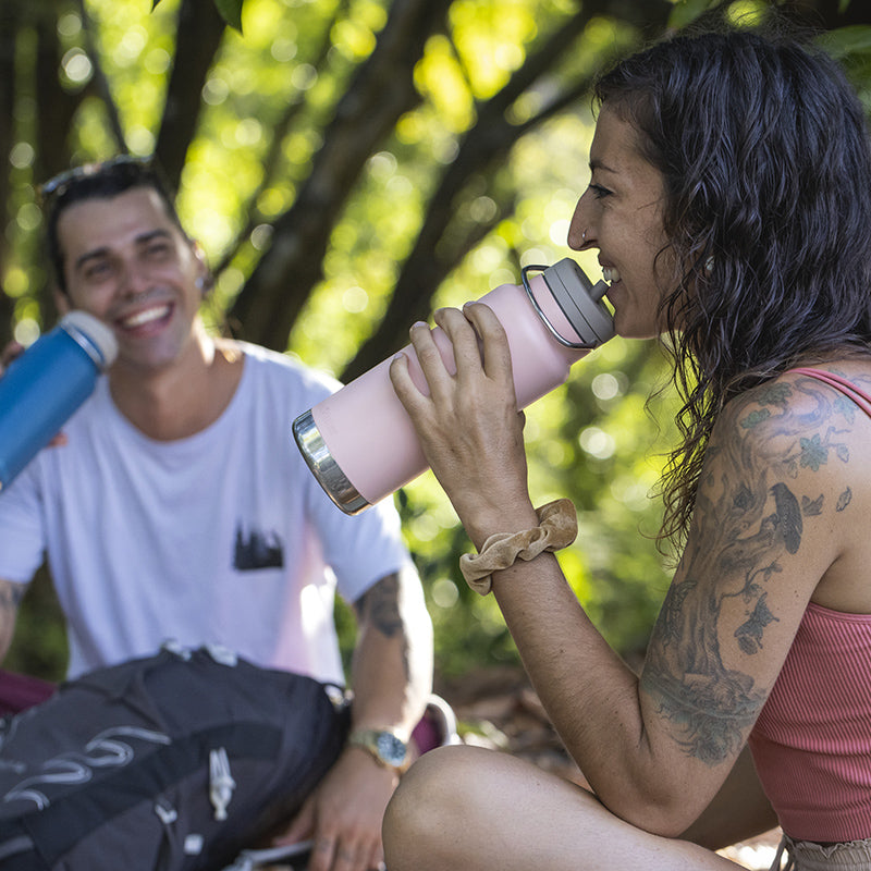 32oz-tkwide-with-twist-cap-j0 tkwide_32oz_insulated_bottle_twist_costarica_couple_drink_square.jpg